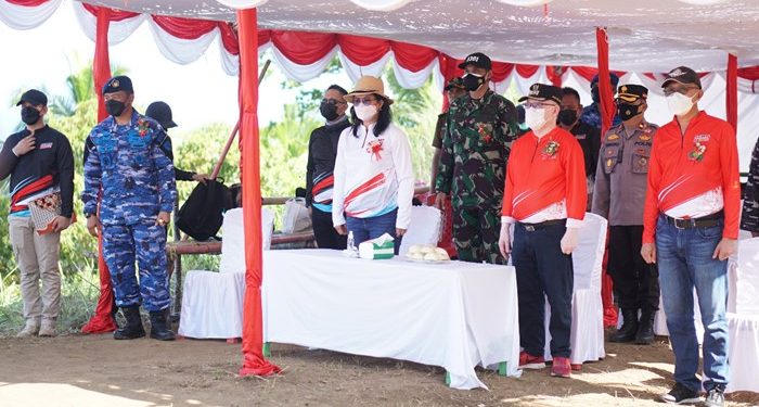 Suasana peringatan Hari Sumpah Pemuda di lokasi wisata Danau Cinta Pulau Makalehi. (foto: ist)