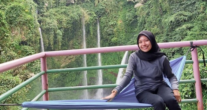 Pengunjung Wisata Air Terjun Takaan Telu Asal Kendari. (foto: Meikel/Barta1)