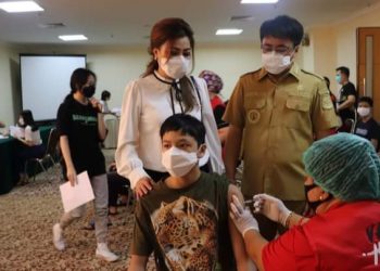 Penyuntikkan vaksin Covid-19 pada anak usia remaja terus dilakukan foto Humas Pemkot Manado (foto: Humas Pemkot Manado)