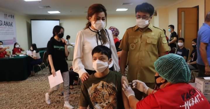 Penyuntikkan vaksin Covid-19 pada anak usia remaja terus dilakukan foto Humas Pemkot Manado (foto: Humas Pemkot Manado)