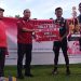 Tenaga ahli anggota DPR-RI Hj. Herson Mayulu, S.IP, Widdy Mokoginta, S.IP saat memberikan hadiah kepada pemenang Volly Ball H2M Cup.