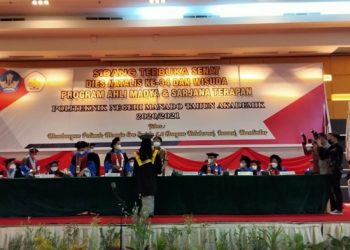 Suasana wisuda yang digelar Politeknik Negeri Manado.