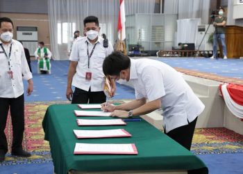 Ambil Sumpah dan Janji PNS, Andrei Angouw Ingatkan Kerja Untuk Masyarakat