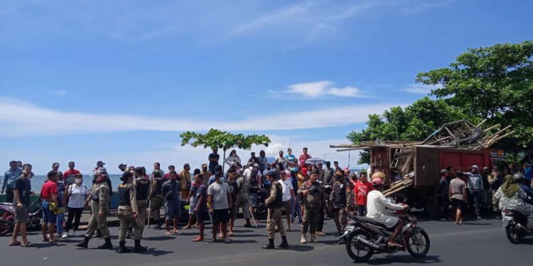 Aksi Kejar-kejaraan Warnai Penertiban Lapak di Boulevard 2 Manado