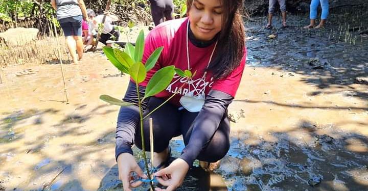 Selamatkan Bumi dari Perubahan Iklim dengan Menanam Mangrove di Hutan Bahowo