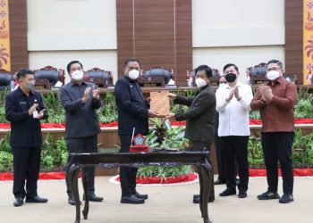 Suasana Rapat paripurna dengan 2 agenda antara legislatif dan eksekutif di DPRD Sulut