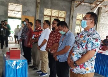 Pnt Gunfanus Takalawangeng (ujung kanan) setelah terpilih sebagai Ketua Kompelka P/KB KGMPI. (foto: istimewa)