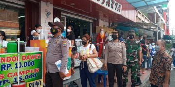 Unsur Tripika Kecamatan Tahuna melakukan sidak penyisiran ke semua toko-toko di Tahuna (Istimewa)