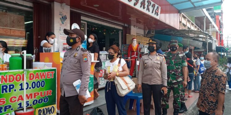 Unsur Tripika Kecamatan Tahuna melakukan sidak penyisiran ke semua toko-toko di Tahuna (Istimewa)