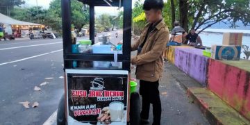 Penjual minuman tradisional Suka Bumi (Foto: Meikel/Barta1)