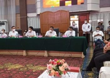 Konferensi pers Pemkot Manado mempertemukan kepala daerah dan para jurnalis. (foto: Rendy/Barta1)