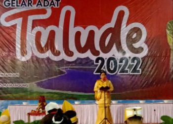 Bupati Evangelian Sasingen saat membawakan sambutan.(Foto:Stenly/barta1)