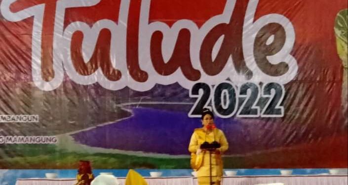 Bupati Evangelian Sasingen saat membawakan sambutan.(Foto:Stenly/barta1)