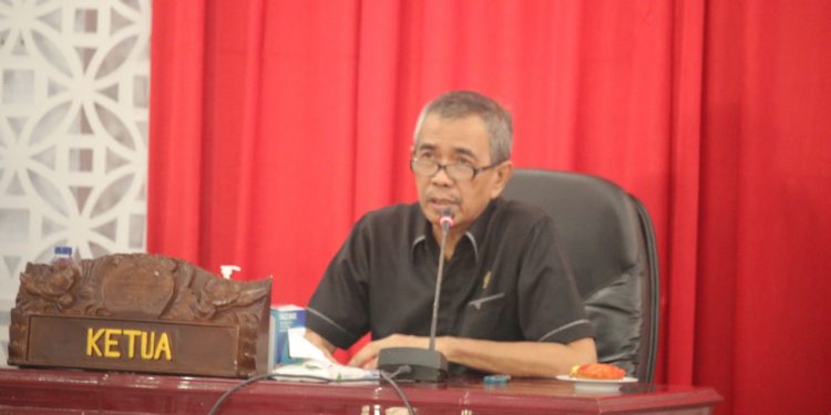 Ketua DPRD Sangihe memimpin Rapat Paripurna dalam rangka Penutupan Masa Persidangan I dan Pembukaan Masa Persidangan II Tahun Sidang 2021/2022.