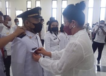 Para pejabat struktural dan fungsional yang dilantik.(Foto:Stenly/barta1)