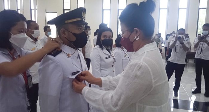 Para pejabat struktural dan fungsional yang dilantik.(Foto:Stenly/barta1)