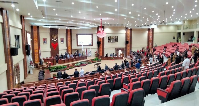 Suasana rapat paripurna DPRD Sulut. (foto: Meikel/ Barta1)