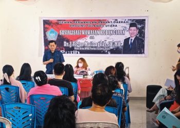 Wakil DPRD Sulut, Victor Mailangkay, saat melakukan sosialisasi wawasan kebangsaan. (foto: setwan)