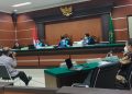 Sidang gugatan yang diajukan warga Kampung Bowone dan Binebas di PTUN Manado. (foto: istimewa)