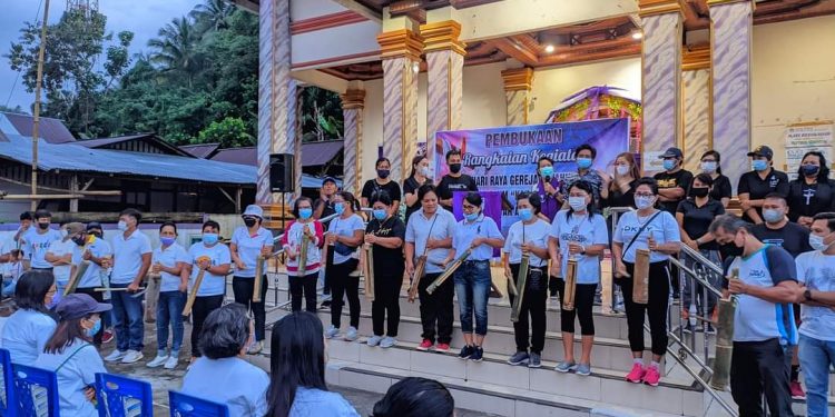 Bunyi Tetengkoran Pertanda Dimulainya Kegiatan H2RG GMIM Kanaan Pinaling