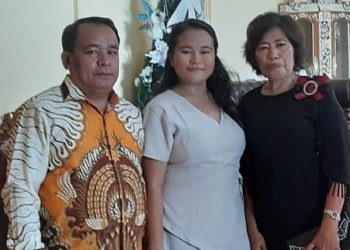 ekmon Amisi, SH bersama keluarga (Foto: dok. Istimewa)