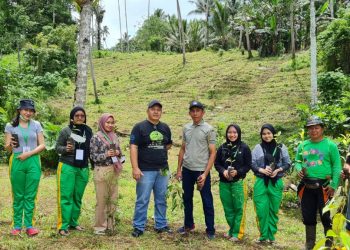 PT Tirta Investama Aqua Pabrik Airmadidi Tanam Pohon Demi Kelestarian Alam