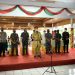 Bupati bersama Forkopimda dan Satgas Penanganan COVID-19 Kabupaten Sangihe saat melaporkan capaian vaksinasi di Kabupaten Sangihe kepada Presiden Joko Widodo via Vidcon. (Istimewa)