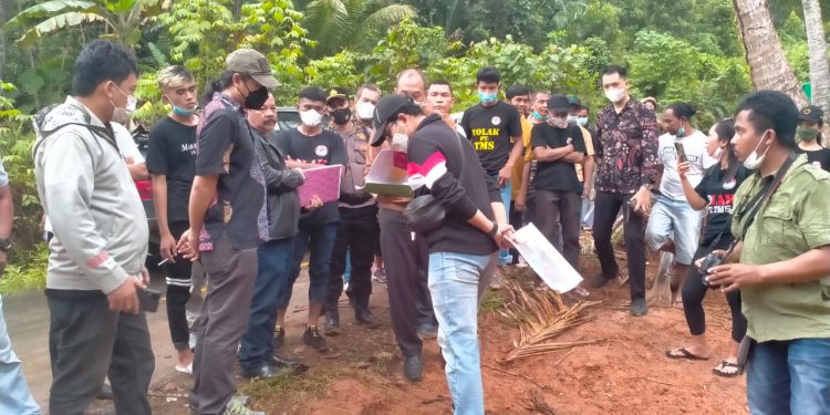 Foto : Sidang pemeriksaan setempat PTUN Manado – Jakarta, di Kampung Bowone (Istimewa)