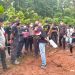 Foto : Sidang pemeriksaan setempat PTUN Manado – Jakarta, di Kampung Bowone (Istimewa)