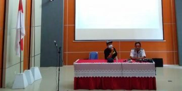 Foto : Ferdi Anggriawan Ketua Bidang Instruktur APDI, dan Ketua APDI Regional Sulut, Mad Syarief saat memaparkan materi (Dok : Meikel/barta1)