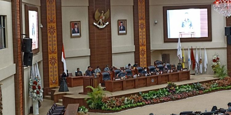 Foto : Rapat Paripurna DPRD Sulut, Kamis (31/03/2022) (Dok: Meikel/Barta1)