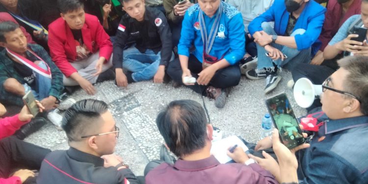 Ketua DPRD Sulut Respon Tuntutan Mahasiswa dari Aliansi Sulut Bergerak