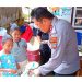 Foto : Kapolres KepulauanSangihe, AKBP Denny Wely Wolter Tompunuh saat membeli Es keliling yang dijual oleh anak-anak di Kampung Bukide. (Dok. Rendy/Barta1)