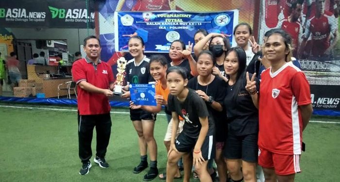 Salah satu juara turnamen Futsal putri yang digeler IKA Polimdo