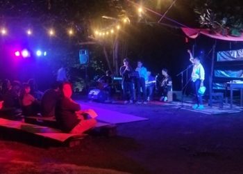 Pembacaan puisi yang digelar Manado Teater Holic. (foto: Barta1)