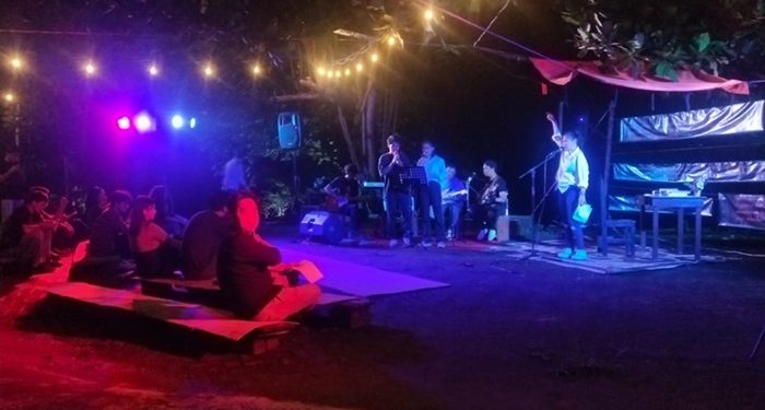 Pembacaan puisi yang digelar Manado Teater Holic. (foto: Barta1)