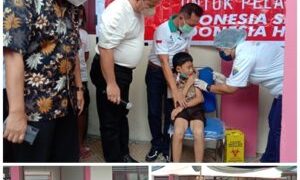 Bupati Kepulauan Talaud menghadiri pelaksanakan vaksinasi covid-19 bagi anak usia 6-11 tahun di SDN inpres melonguane