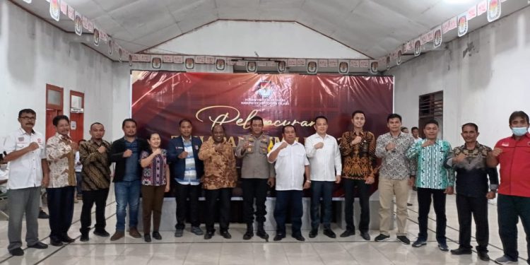 Foto bersama usai peluncuran tahapan Pemilu 2024
