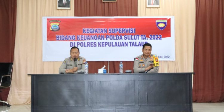 Kabid Keuangan Polda Sulut Kombes Pol Mulyono saat memberikan penyampaian dalam agenda supervisi di Polres Kepulauan Talaud.
