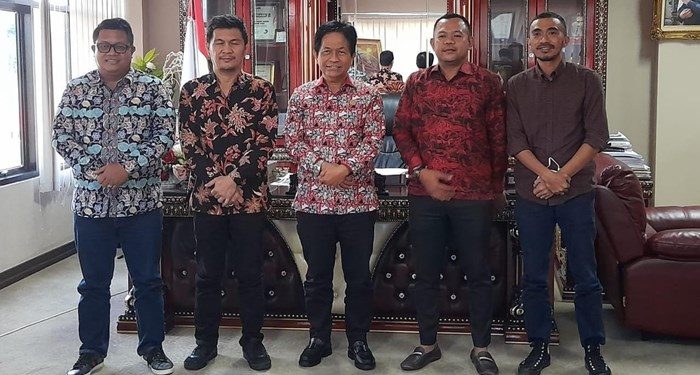 Pimpinan Bawaslu Sulut bersama ketua DPRD Sulut. (foto: Meikel/Barta1)