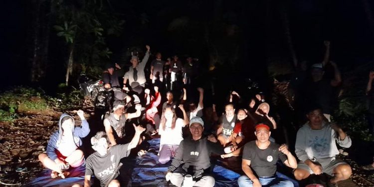 Ratusan Warga Turun Menghalau Alat Bor PT. TMS di Jalur Bowone. (Dok. SS)
