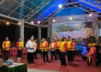 Foto : Salah satu grup yang tampil pada Lomba Masamper Pelka Bapak GMIST Jemaat Ararat Nahepese. (Dok. Istimewa)