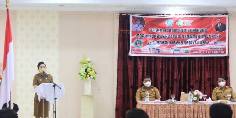 Foto : Sambutan Penjabat Bupati dr Rinny Tamuntuan. (Istimewa)