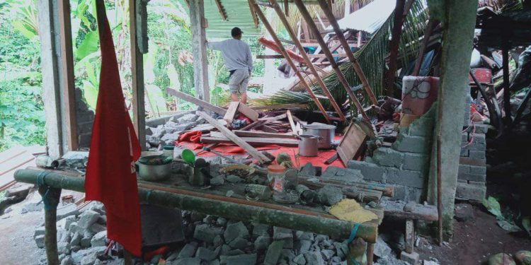 Foto : Rumah penganut Kepercayaan Kepada Tuhan Yang Maha Esa yang dihancurkan oleh sejumlah orang. (Istimewa)