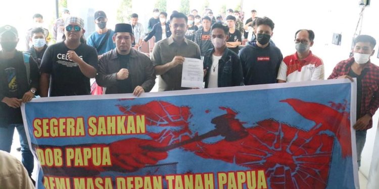 Aliansi Pemuda NKRI Menolak Wacana Papua Merdeka, DPRD Sulut Acungi Jempol