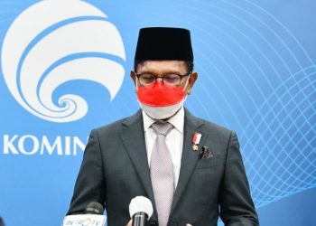 Menteri Kominfo Johnny G. Plate memberikan keterangan kepada insan pers tentang mereviu pelaksanaan tahapan Analog Switch Off (ASO). (Istimewa)