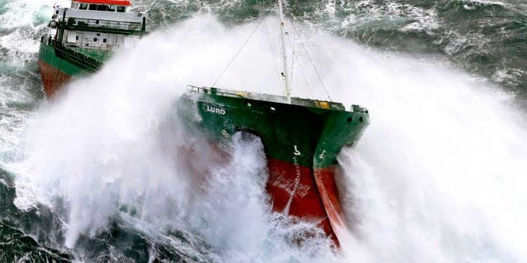 BMKG mengimbau masyarakat untuk selalu waspada, terutama bagi nelayan yang beraktivitas dengan moda transportasi seperti perahu nelayan, kapal tongkang, kapal ferry dan kapal ukuran besar seperti kapal kargo/kapal pesiar