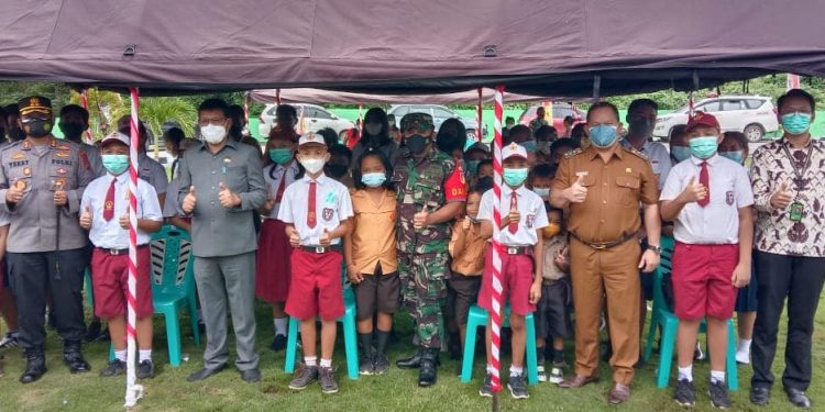 TalaudBupati Kepulauan Talaud , DR. dr. Elly Engelbert Lasut, ME mengikuti Vidio Conference.