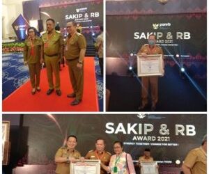 Bupati Talaud, Dr. dr. Elly Engelbert Lasut ME(E2L) secara resmi menerima penghargaan dari Kementerian PAN-Rdi The Tribrata Darmawangsa Jakarta