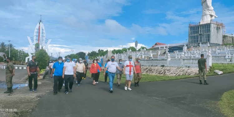 Suasana jalan sehat bersama